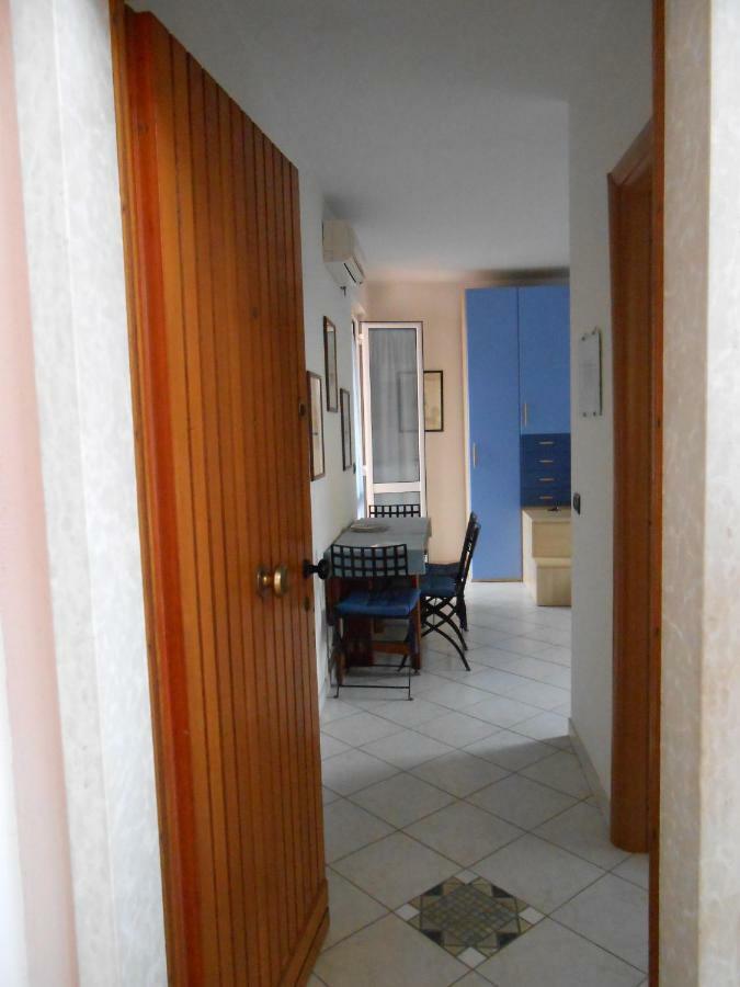 Monolocale A Peschiera Del Garda Vista Lago Apartment Exterior photo