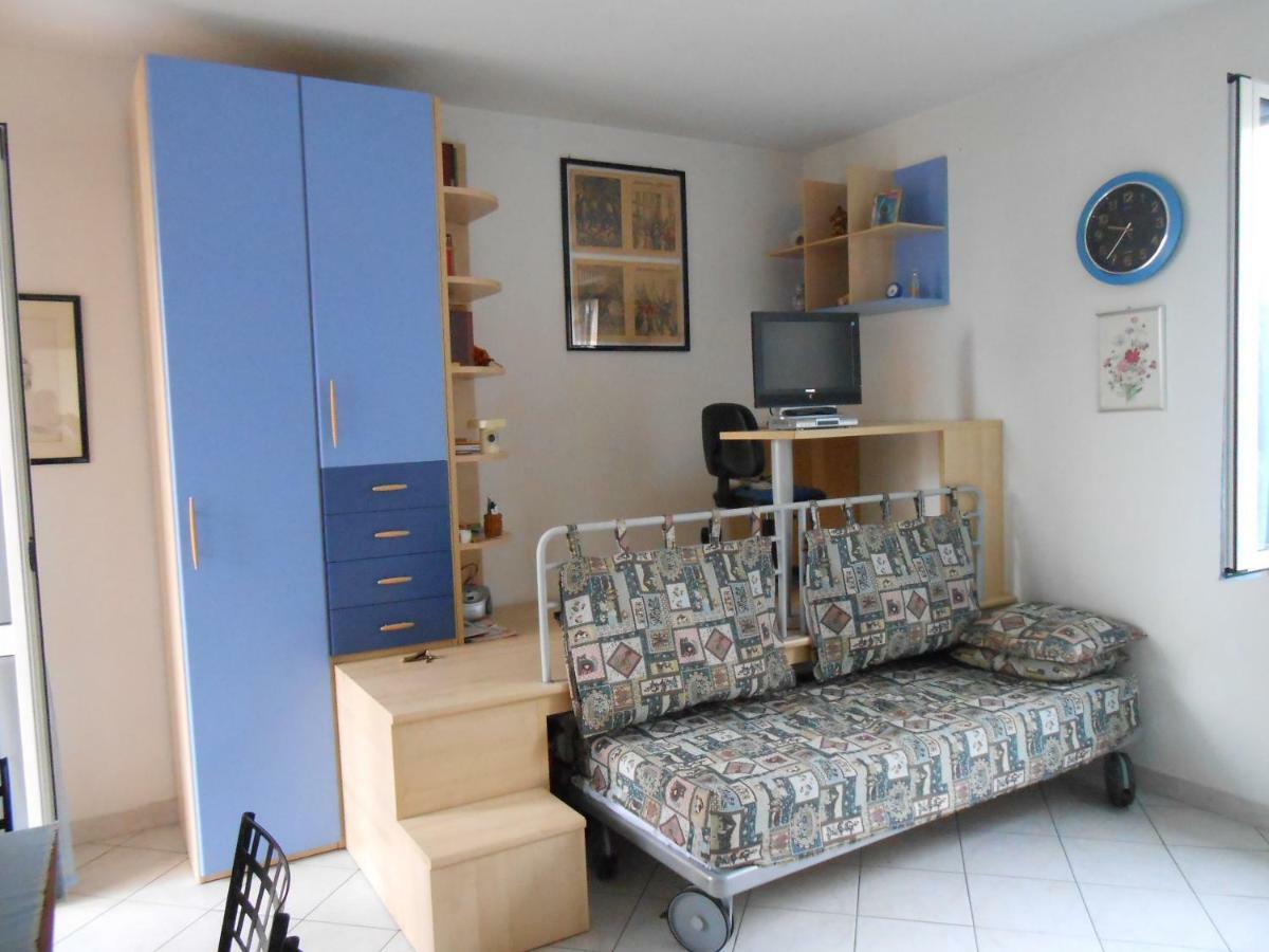 Monolocale A Peschiera Del Garda Vista Lago Apartment Exterior photo