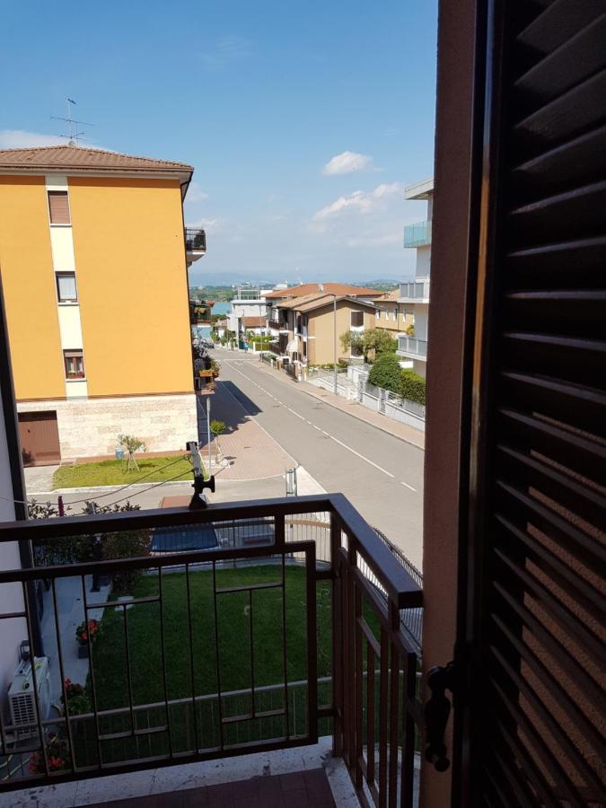 Monolocale A Peschiera Del Garda Vista Lago Apartment Exterior photo